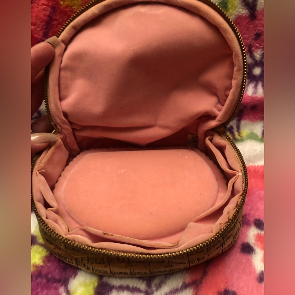 Vintage Neiman Marcus Tan Cosmetic Bag Elegant Organizer - Picture 2 of 6